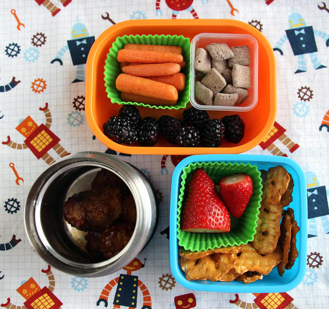 Packing Tips for Day Camp Lunches and Snacks: pack a couple snacks in separate containers
