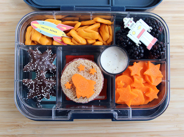 Space Lunch in the Yumbox Espace