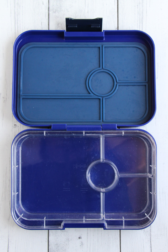 Yumbox Tapas lunch box with a four compartment tray - great for salads and sandwiches